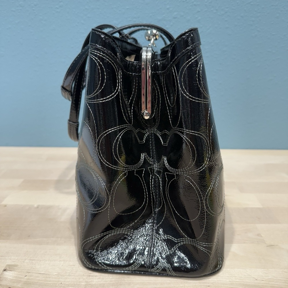Coach F19215 Black Patent Leather Logo Kiss Lock Carryall Purse Shoulder Bag EUC - Picture 5 of 16